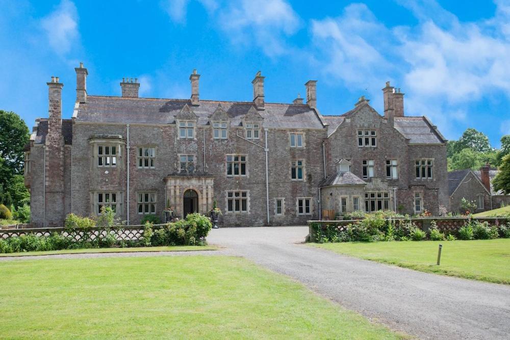 The Coach House Apartment At Cefn Tilla Court, Usk Luaran gambar